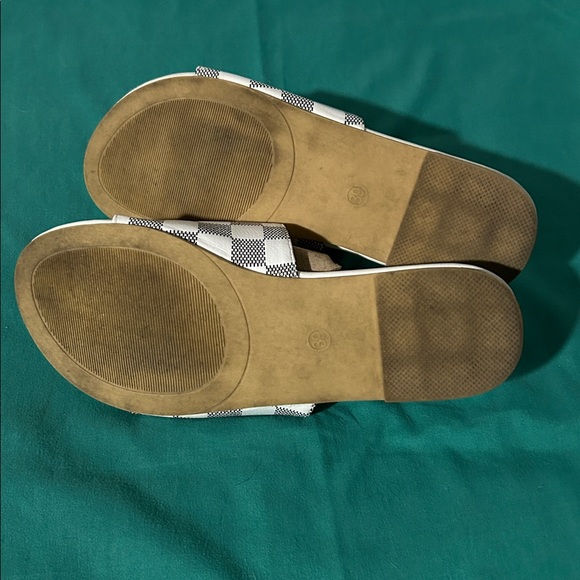 Checkerboard Slide Sandals in White w/ black sz:39 - Picture 6 of 8